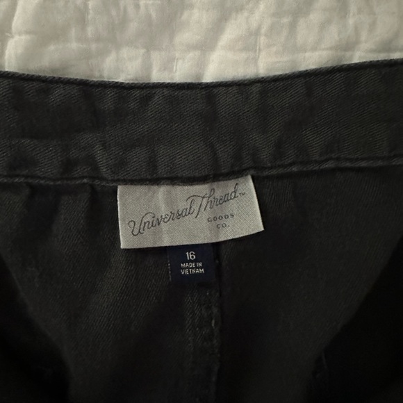 Universal Thread High Rise Shorts - Picture 3 of 4